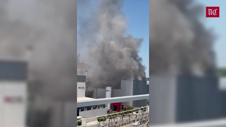 Incendio en una fábrica de café en Venta de Baños (Palencia)