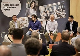 Javier Llorente, Valladolid Sostenible; Javier Alonso, Dehumans; el divulgador y aventurero, Albert Bosch, y Álvaro Galicia, Dulces El Toro, durante la mesa redonda.