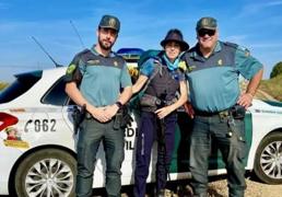 La 'caminata' de la Guardia Civil para devolver la cartera a la peregrina Gina