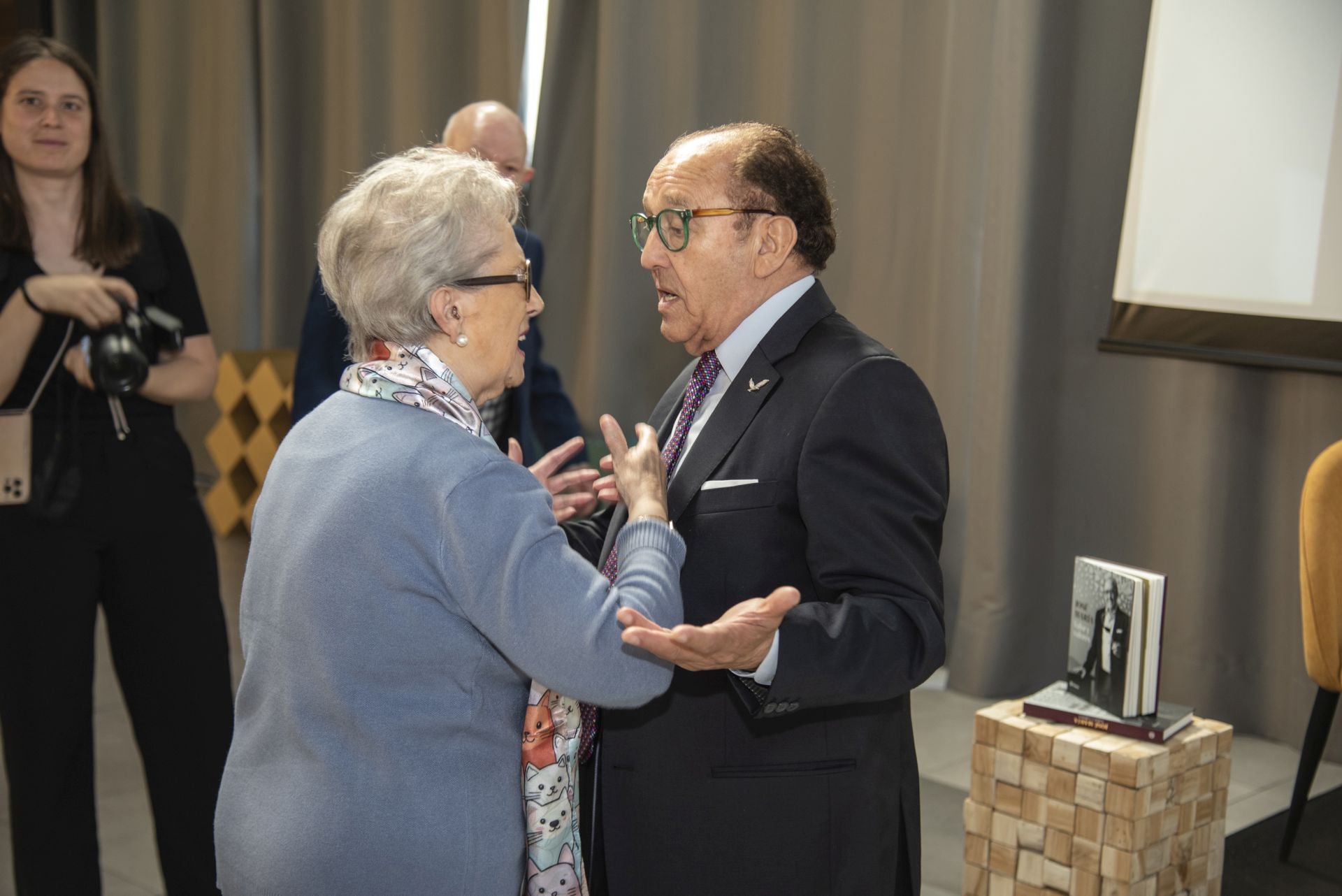 Fotos de la multitudinaria presentación de la biografía de José María