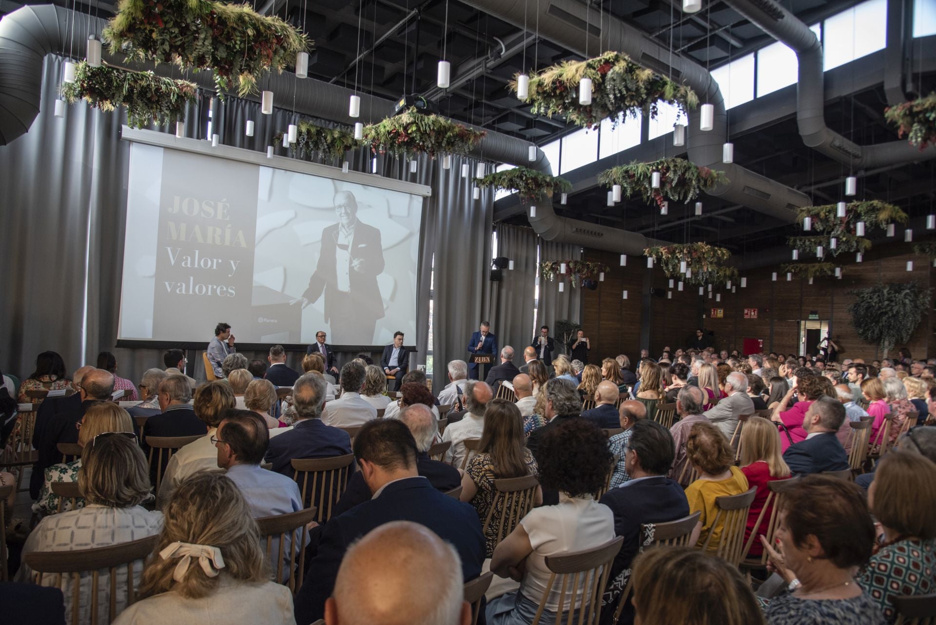 Fotos de la multitudinaria presentación de la biografía de José María