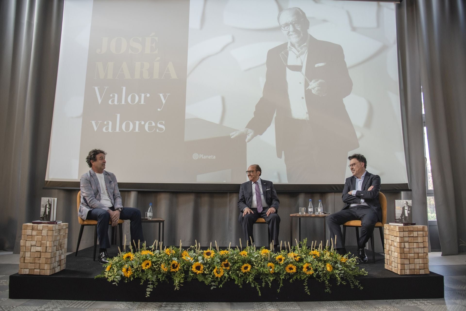 Fotos de la multitudinaria presentación de la biografía de José María