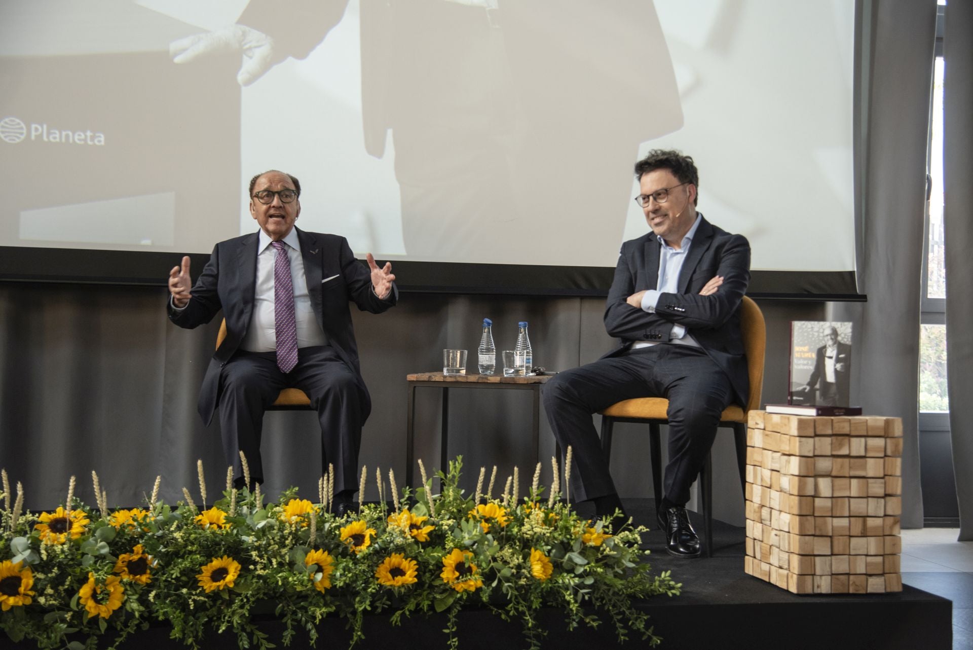 Fotos de la multitudinaria presentación de la biografía de José María