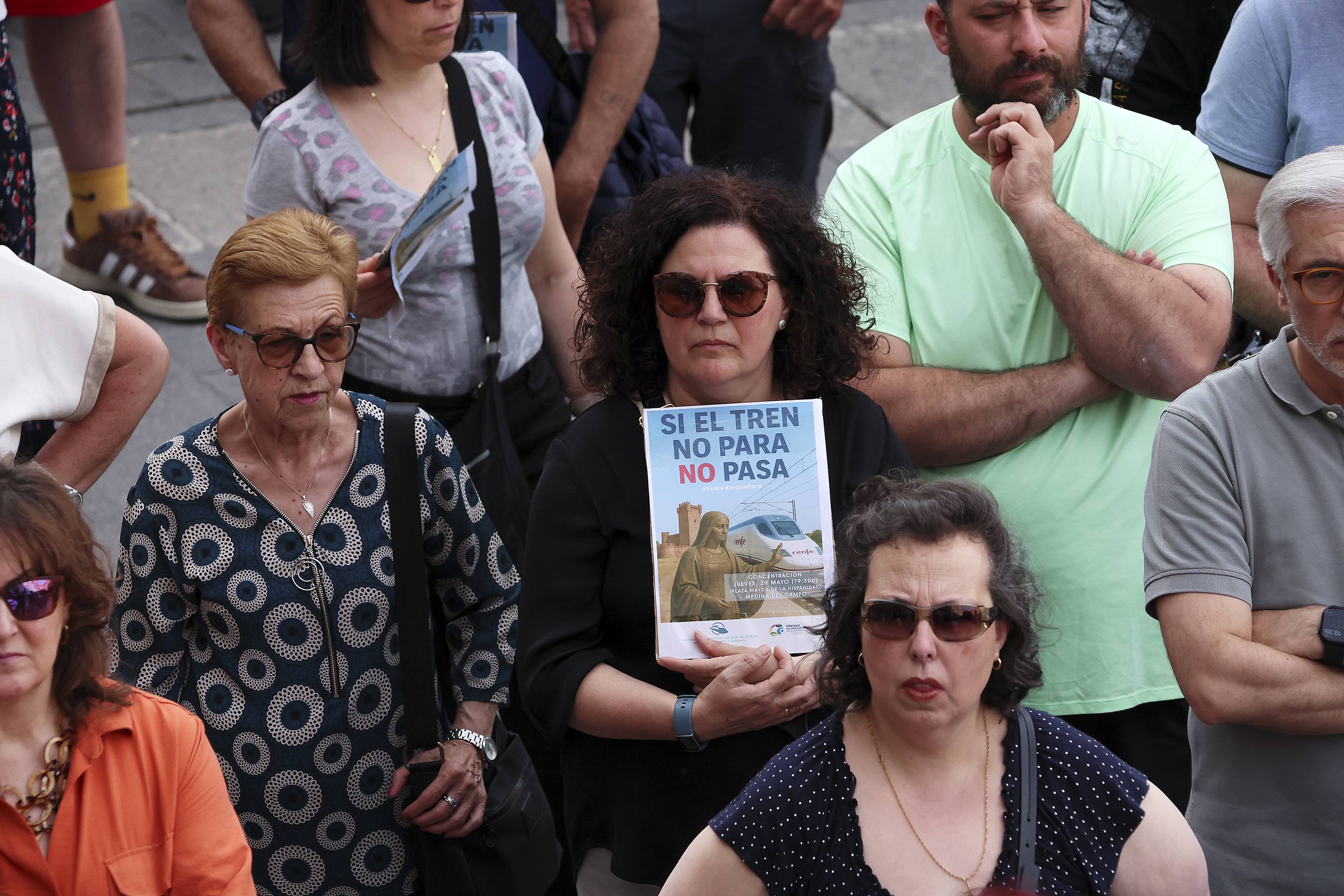 Medina protesta por la supresión del AVE: «O para o no pasa»