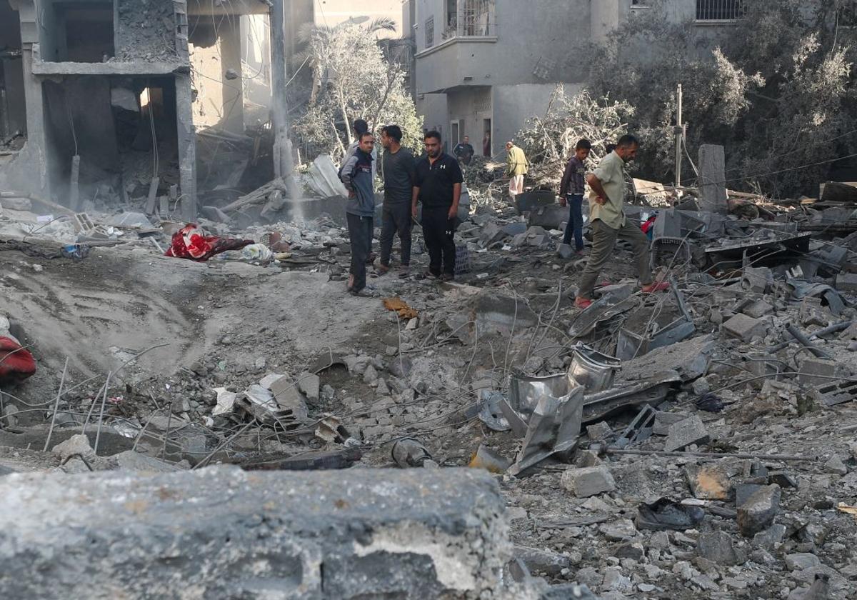 Daños producidos por un ataque israelí contra una casa en Jabalia, al norte de Gaza.