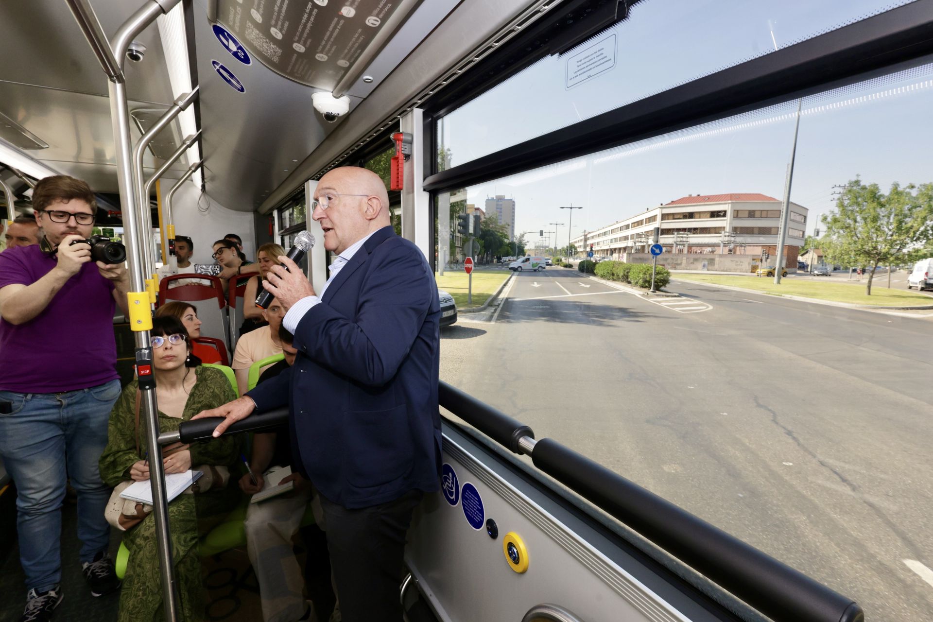 La visita de Carnero al viaducto de Arco de Ladrillo el día de su reapertura