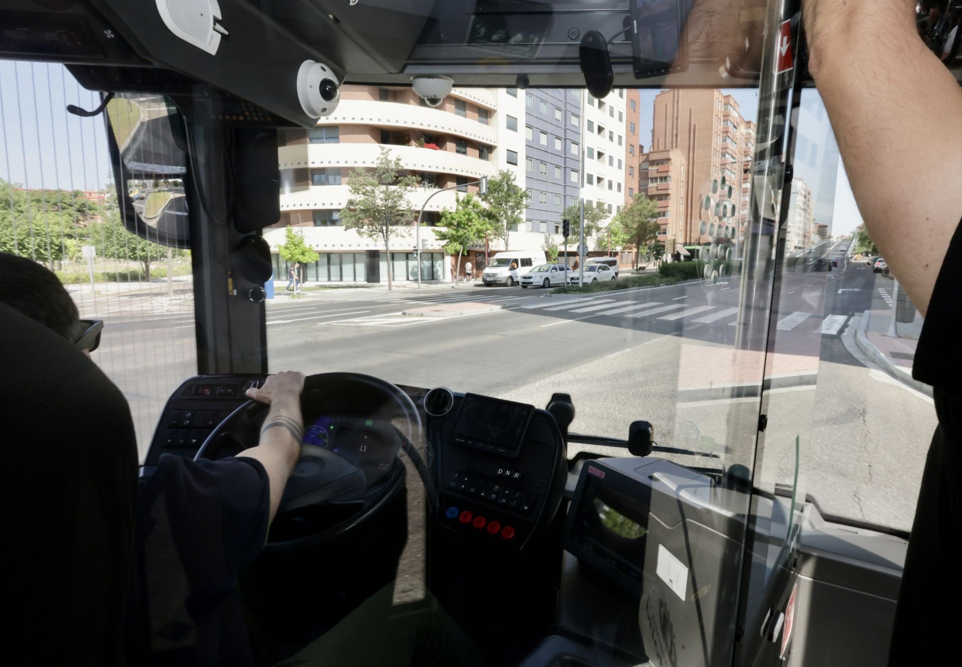 La visita de Carnero al viaducto de Arco de Ladrillo el día de su reapertura