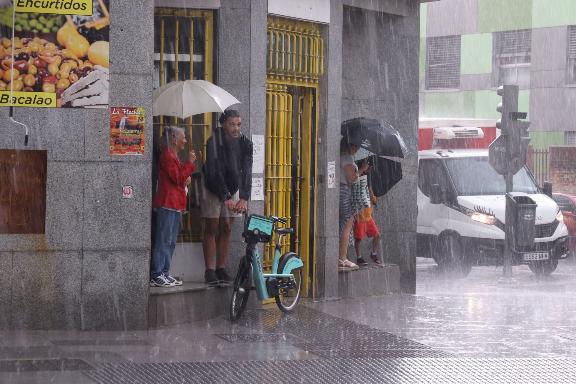 Las imágenes del chaparrón en Valladolid este viernes 30 de mayo