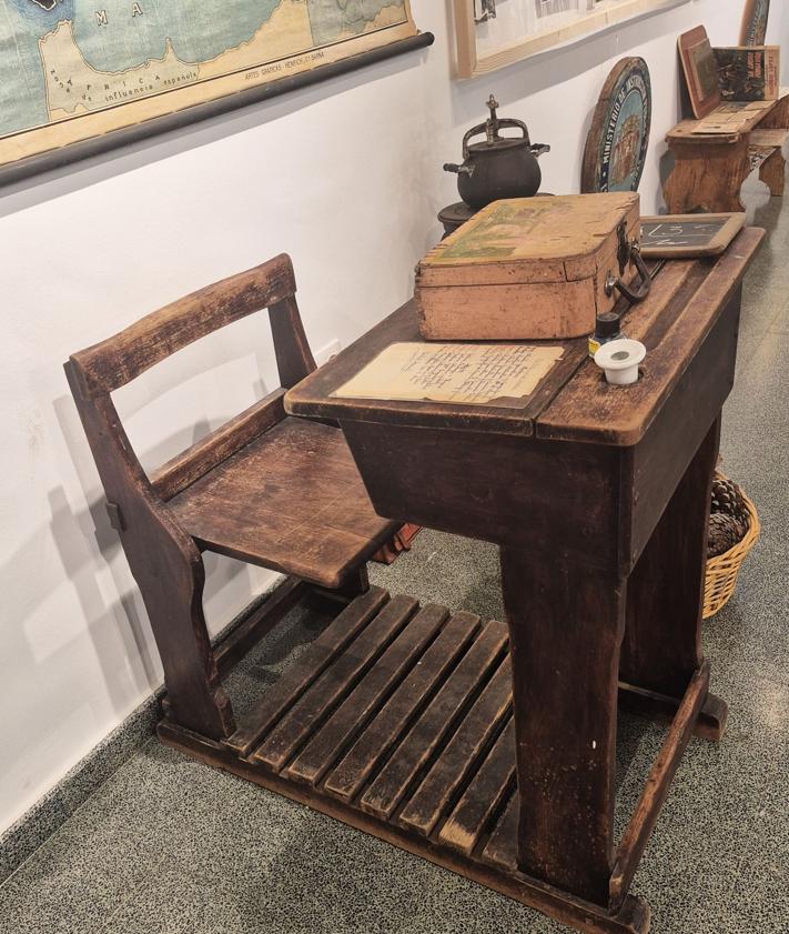 Imagen secundaria 2 - Tres espacios que recrean el colegio Pinoduero dentro de la exposición.