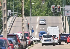 El viaducto de Daniel del Olmo, desde el polígono de Argales.