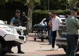 La pelea y el tiroteo en la plaza Santa Bárbara de Bembibre acabó con la vida de un hombre de 71 años.
