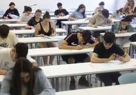 Alumnos durante una prueba de acceso a la universidad, el año pasado en Valladolid.