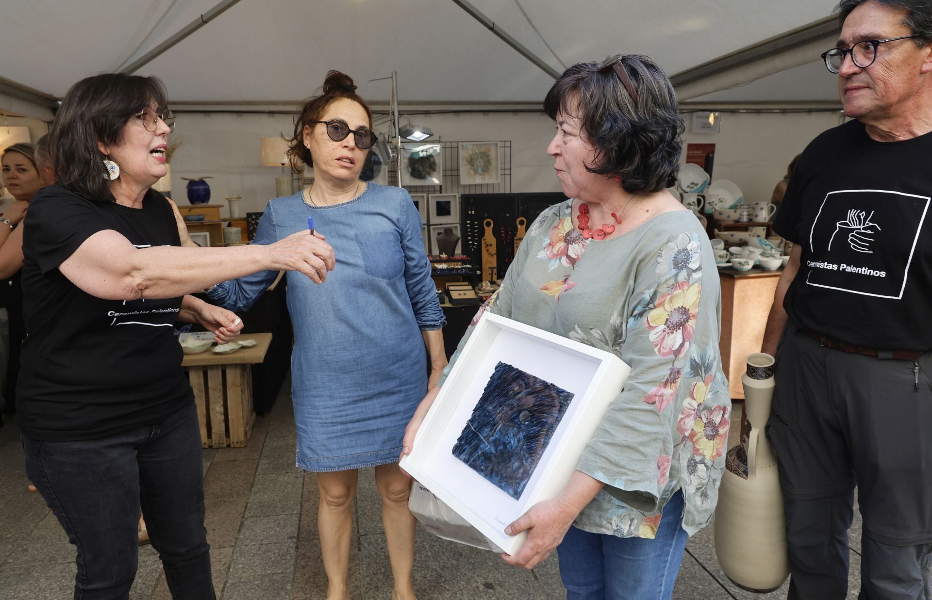 La cerámica impone arte y color a la Feria Chica en Palencia