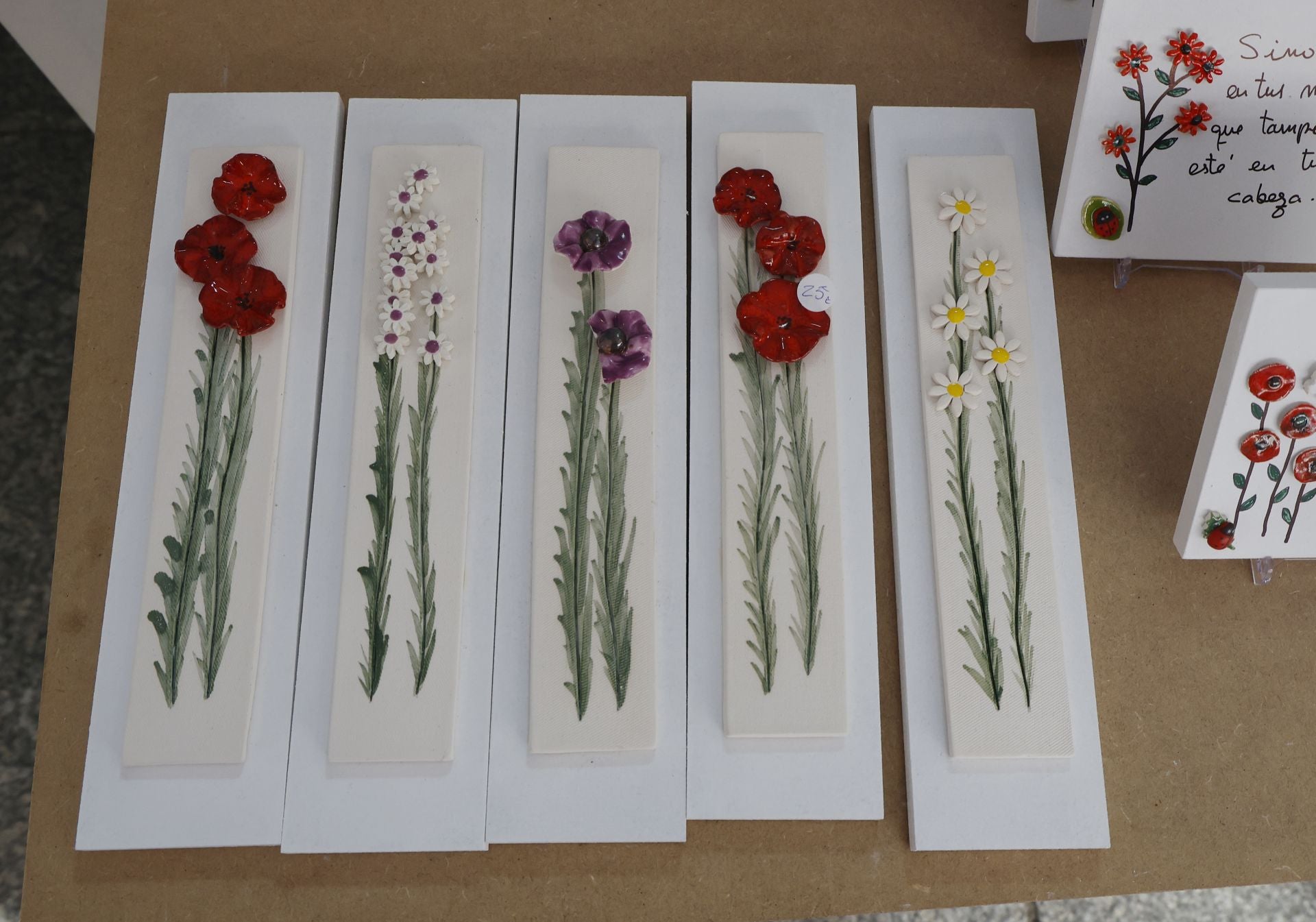 La cerámica impone arte y color a la Feria Chica en Palencia