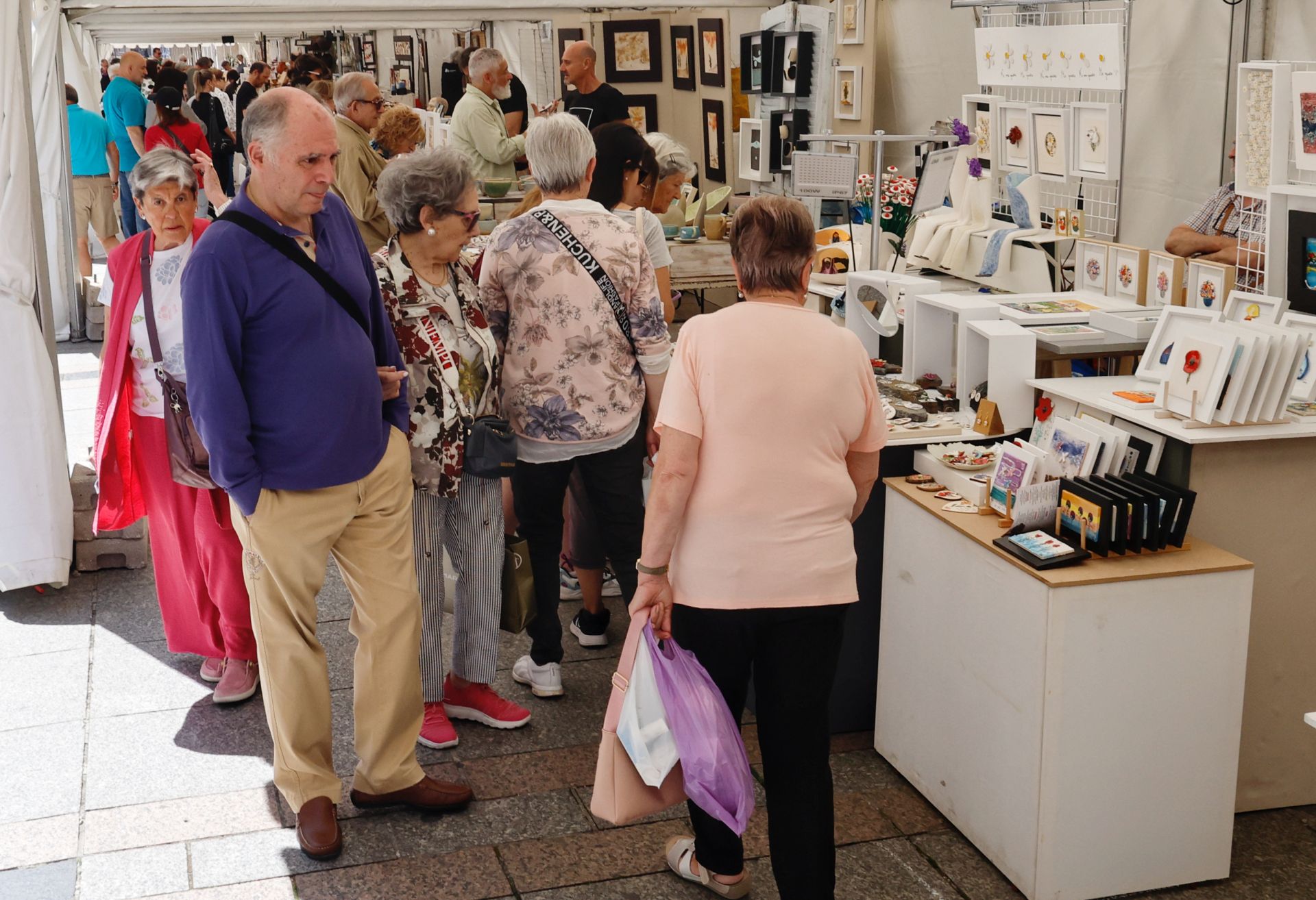 La cerámica impone arte y color a la Feria Chica en Palencia