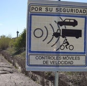 Imagen de archivo de una señal indicando un radar como el que 'cazó' a este infractor en Burgos.