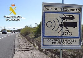 Imagen de archivo de una señal indicando un radar como el que 'cazó' a este infractor en Burgos.