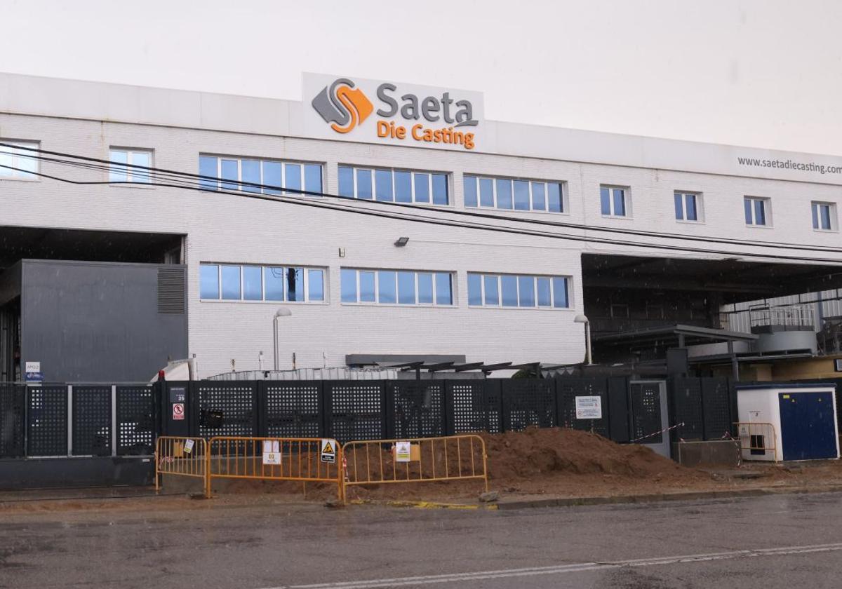 Acceso a la planta de Saeta Die Casting en la calle Aluminio de Valladolid.
