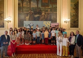 Ganadores y organizadores del concurso 'Próxima estación: Delibes', en el Círculo de Recreo.