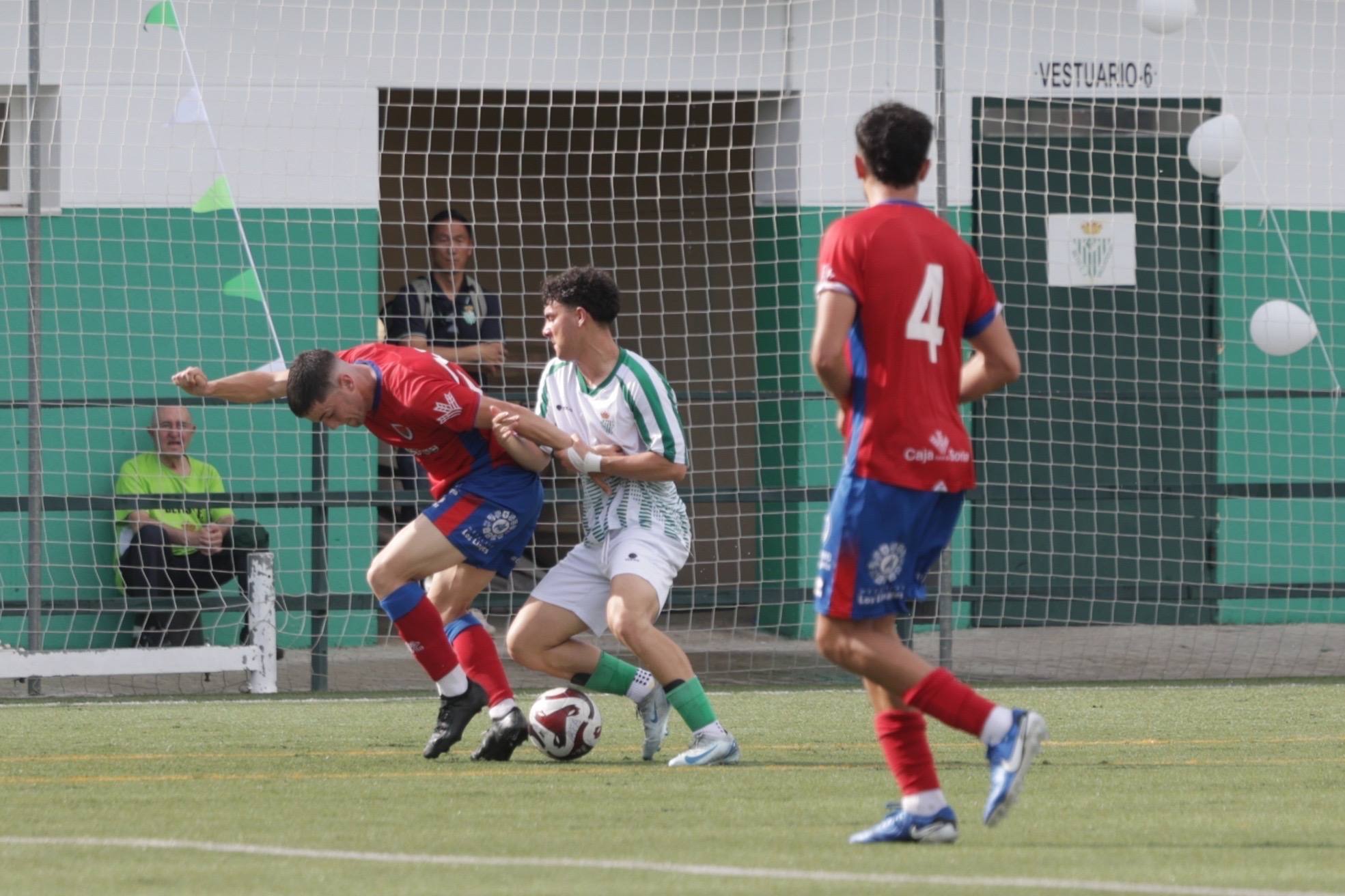 La derrota del Betis ante el Numancia B, en imágenes