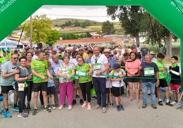 Medio millar de personas caminan contra el cáncer en Fombellida