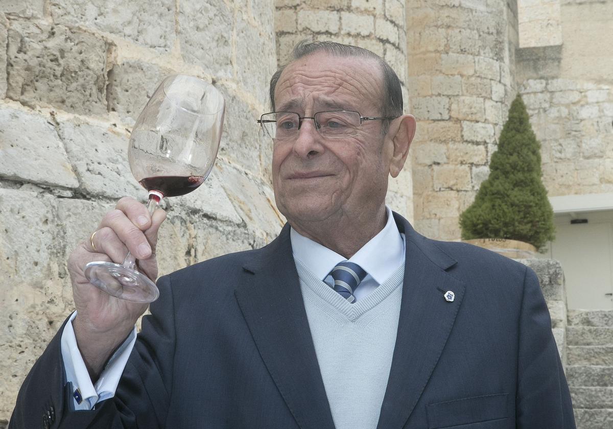 Luis Sanz durante una visita a Peñafiel.