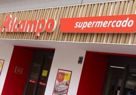 Acceso al supermercado Alcampo de la avenida de Palencia de Valladolid..