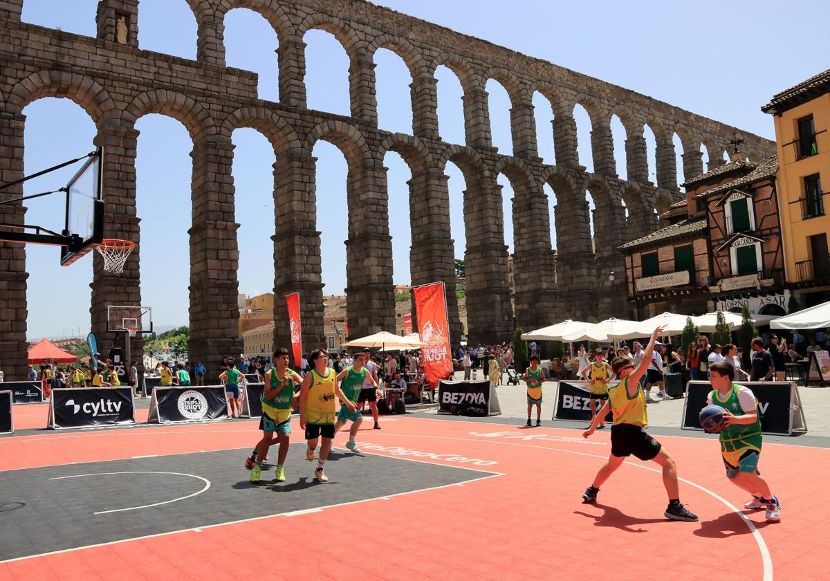 Canastas junto al Acueducto de Segovia
