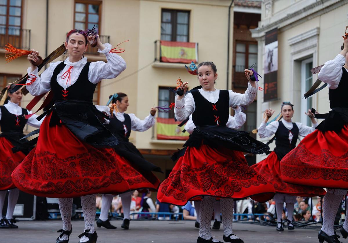 El folclore hace grande a la Feria Chica