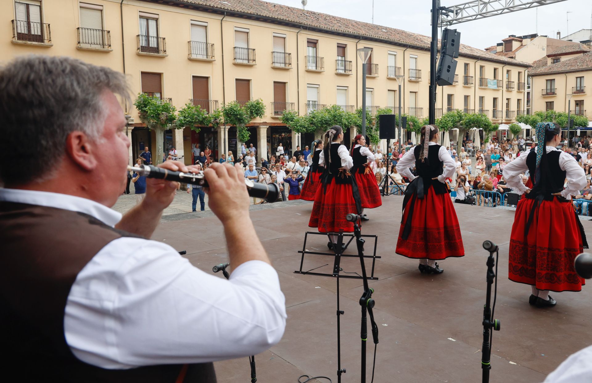 El folclore hace grande a la Feria Chica