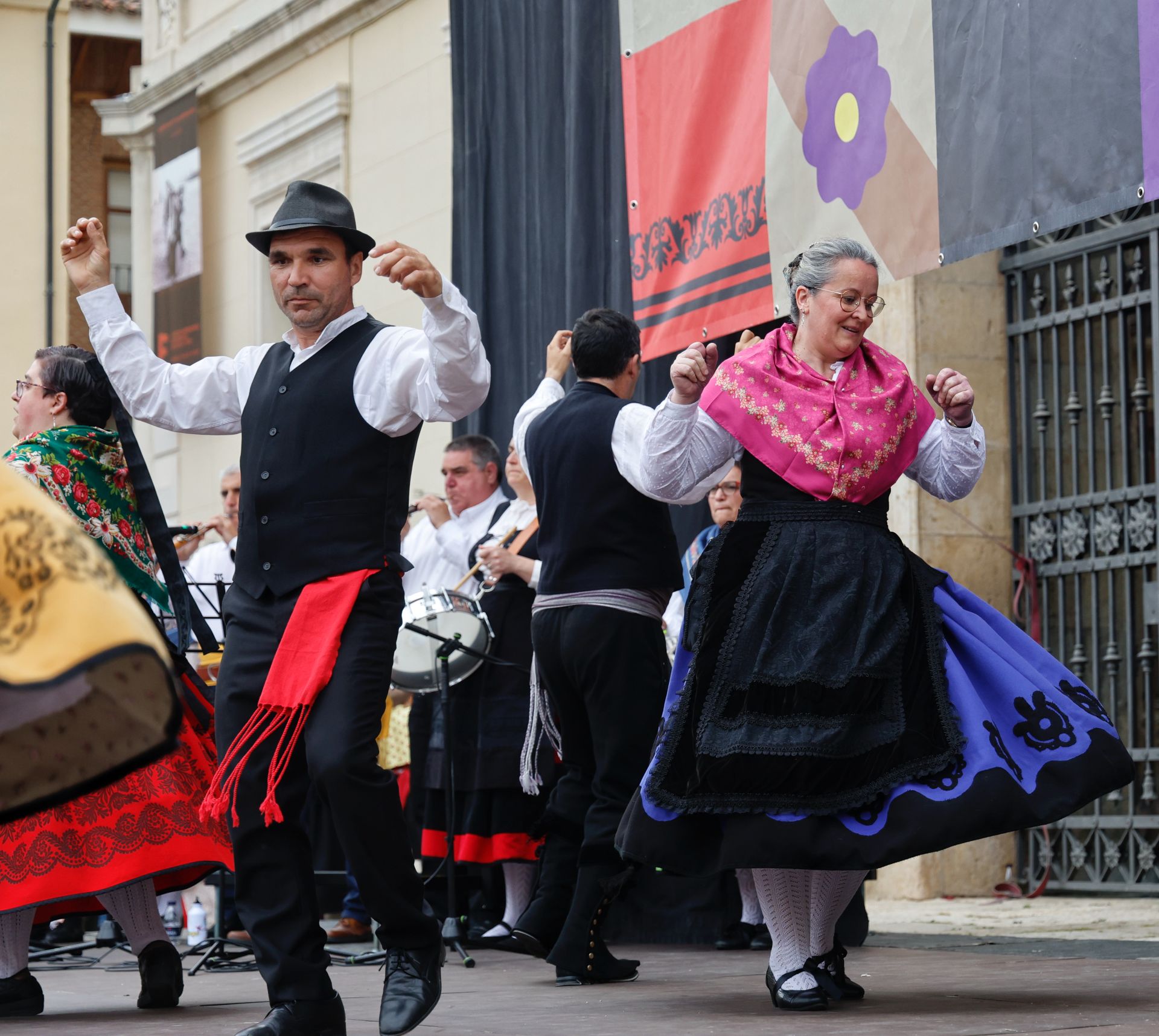 El folclore hace grande a la Feria Chica