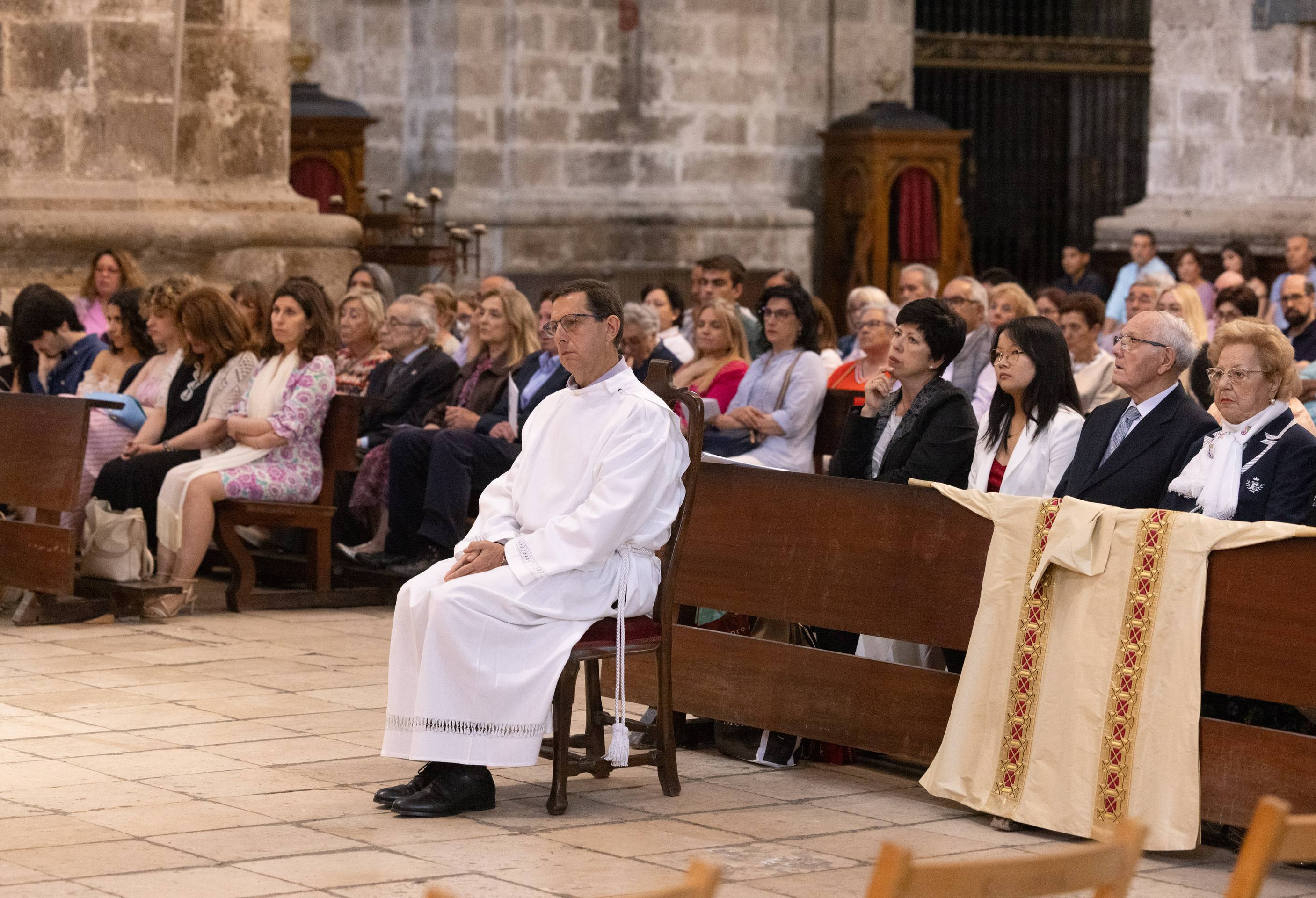 La ceremonia de ordenación de dos nuevos diáconos, en imágenes