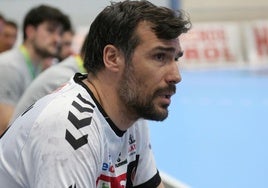 Gedeón Guardiola, en el banquillo durante uno de los últimos partidos de su carrera.