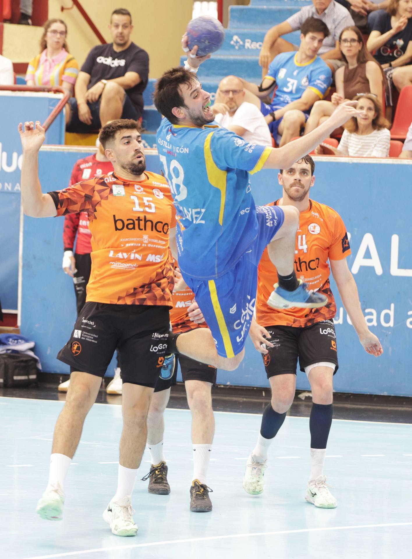 La derrota del Recoletas en Huerta del Rey ante Torrelavega, en imágenes