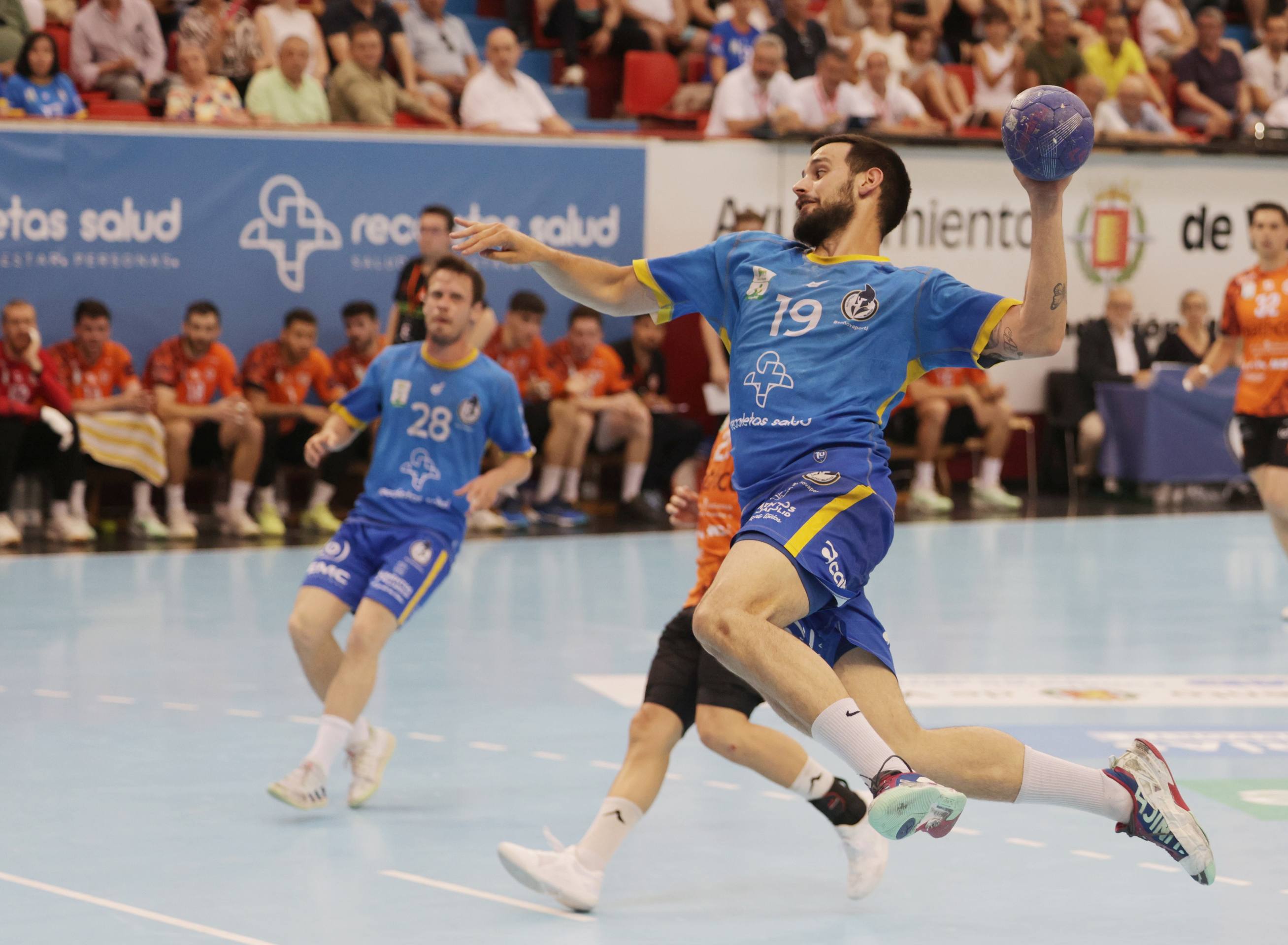 La derrota del Recoletas en Huerta del Rey ante Torrelavega, en imágenes