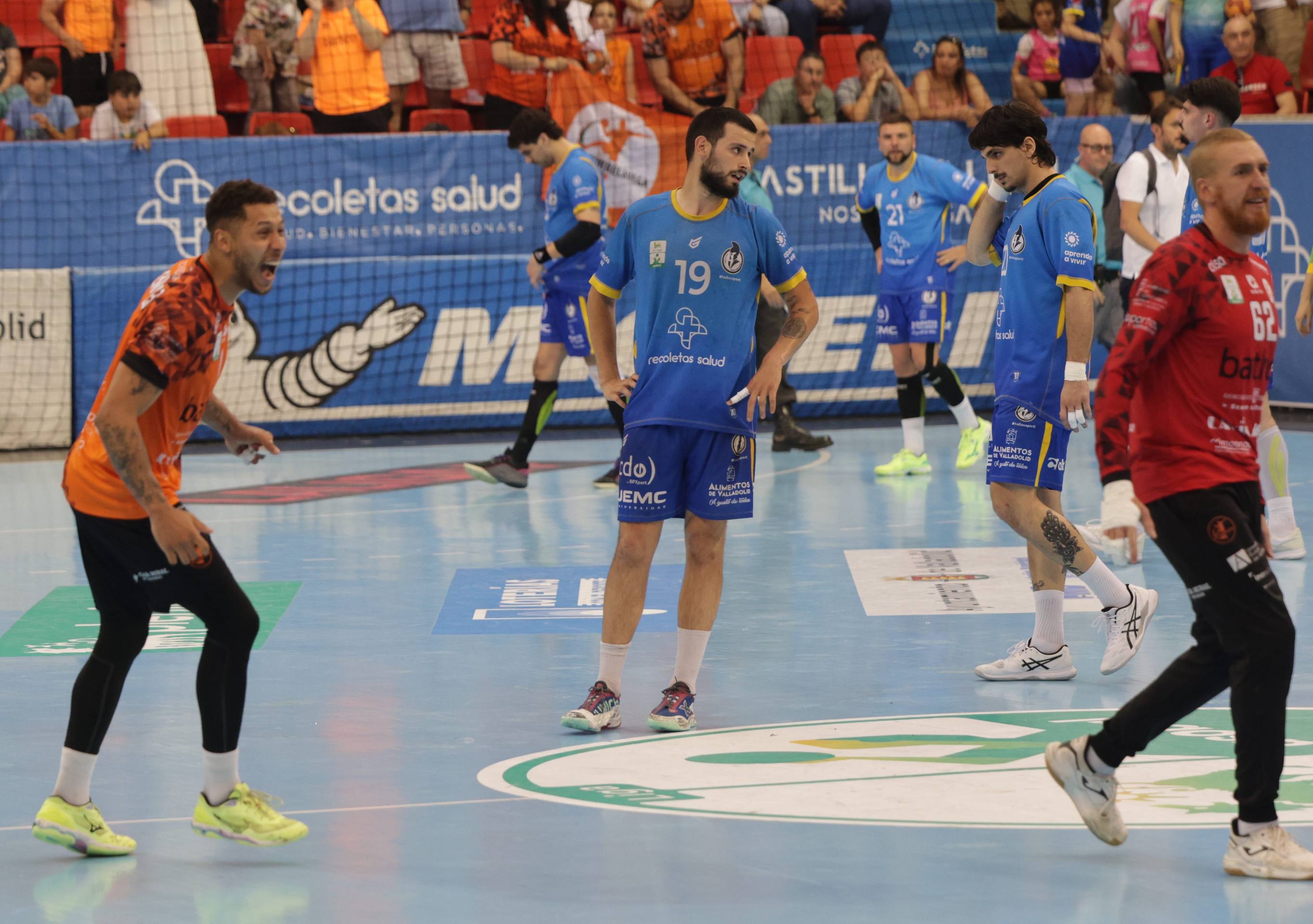 La derrota del Recoletas en Huerta del Rey ante Torrelavega, en imágenes