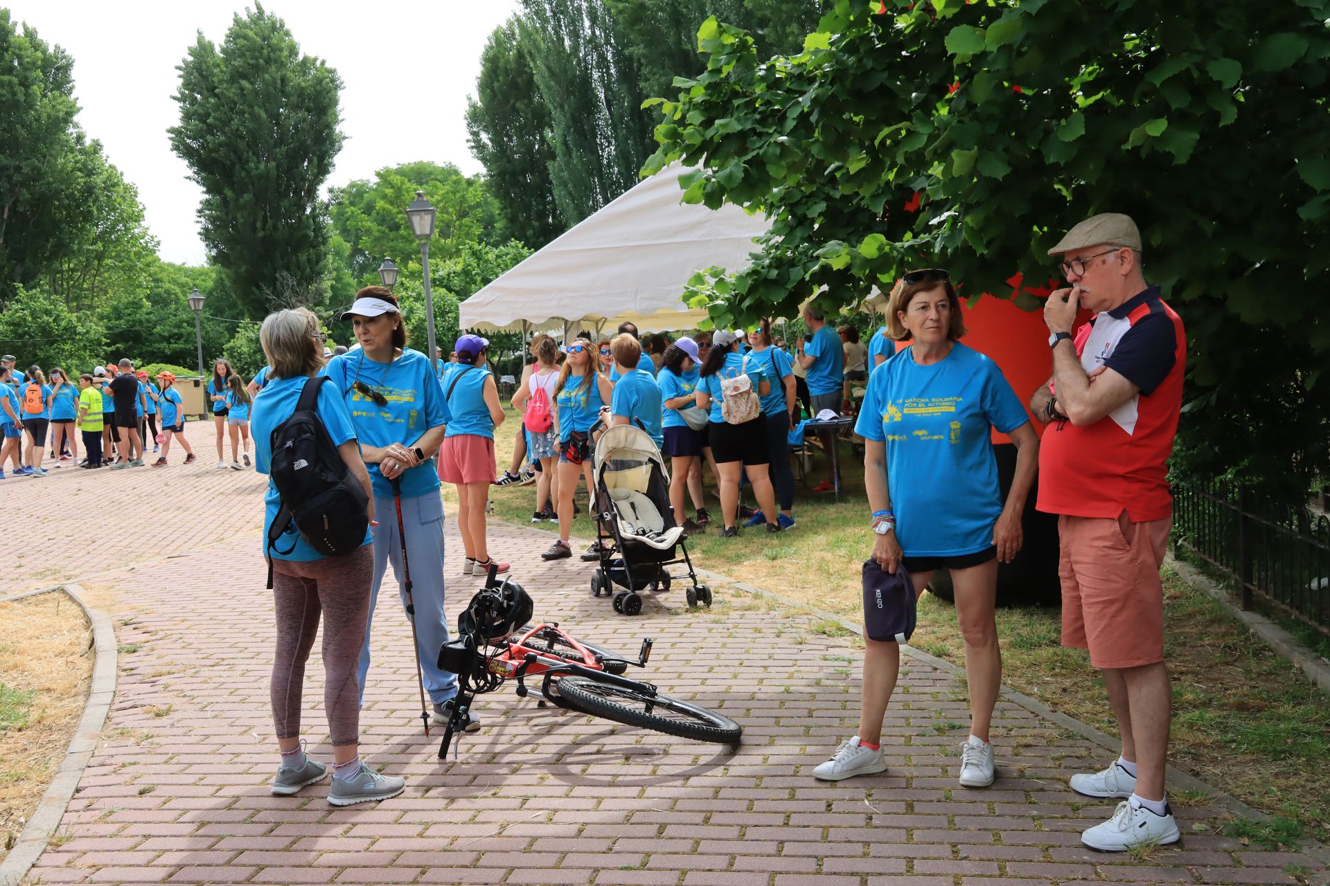 Fotos de la marcha solidaria a favor de Autismo Segovia en Bernuy de Porreros
