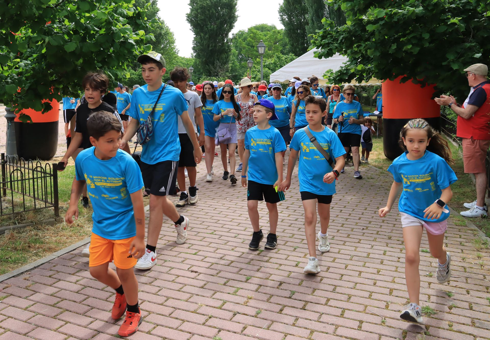 Fotos de la marcha solidaria a favor de Autismo Segovia en Bernuy de Porreros