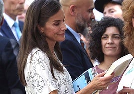 La Reina Letizia en su visita a la Feria del Libro de Madrid.