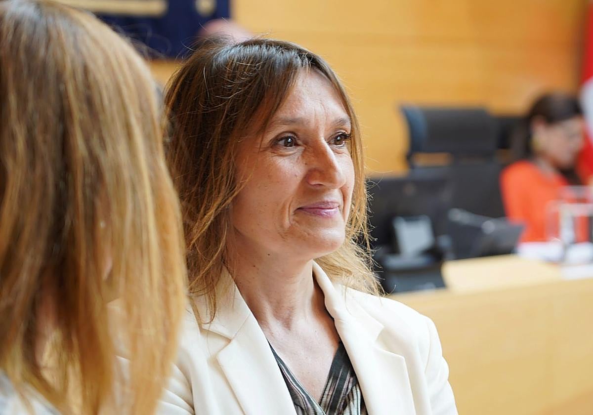 La consejera de Educación, Rocío Lucas, durante una comparecencia en las Cortes.