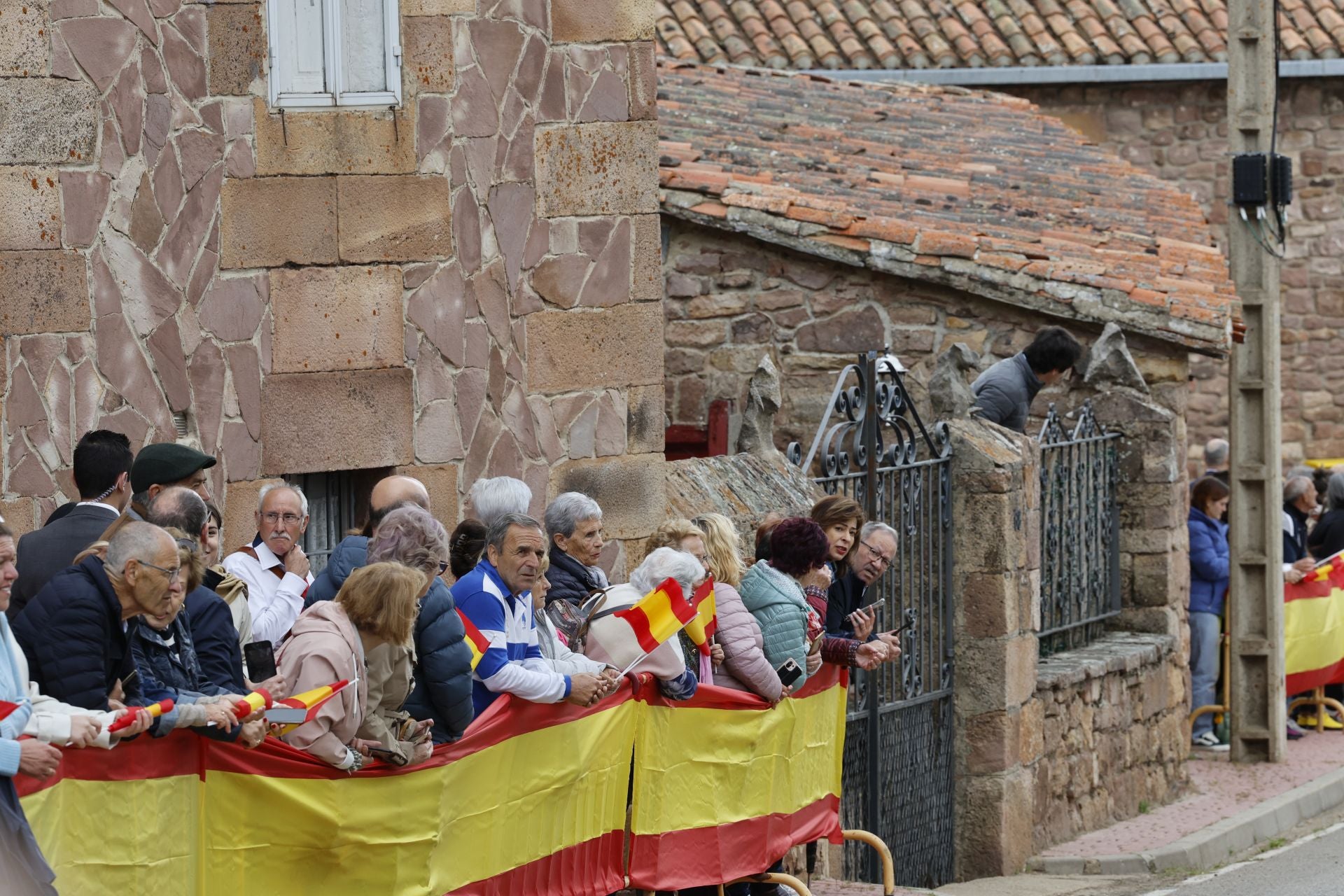 Así han saludado los Reyes a todos los palentinos en Brañosera
