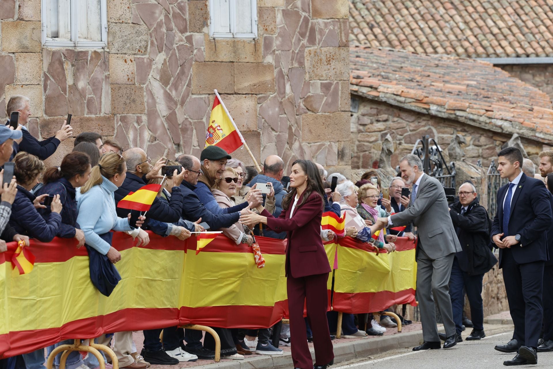 Así han saludado los Reyes a todos los palentinos en Brañosera