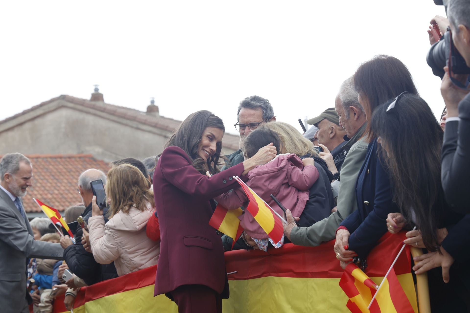 Así han saludado los Reyes a todos los palentinos en Brañosera
