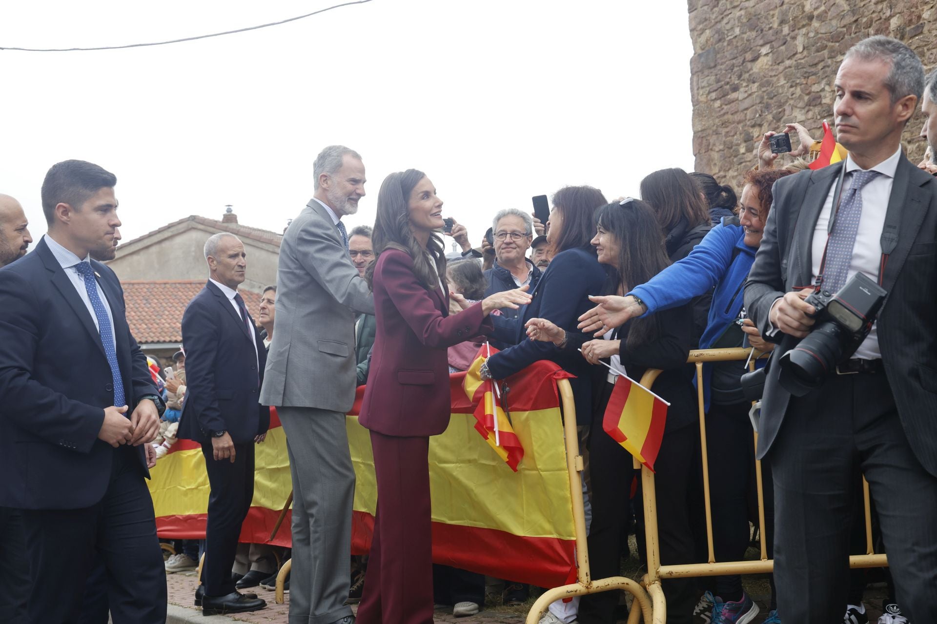 Así han saludado los Reyes a todos los palentinos en Brañosera