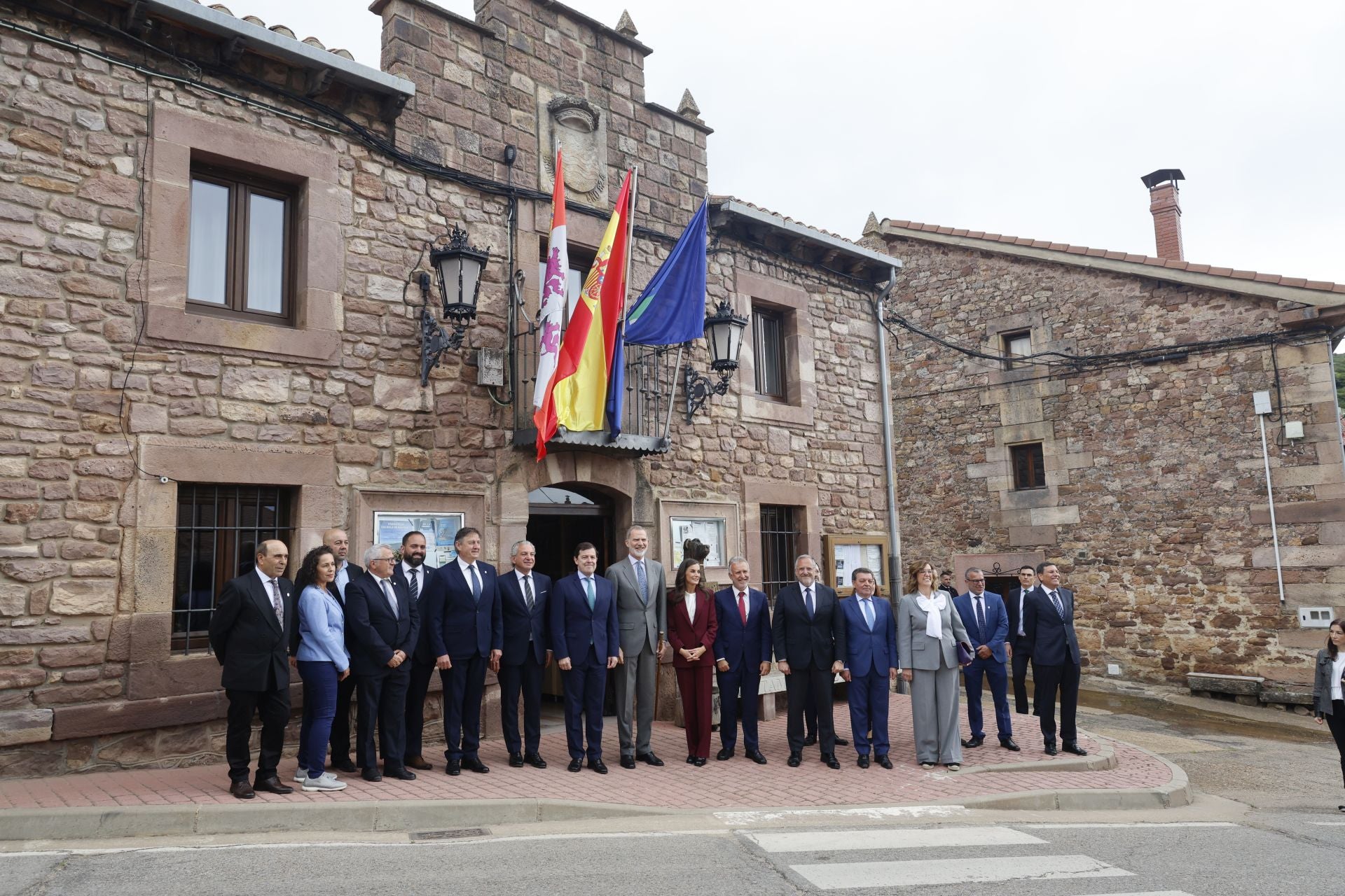 Así han saludado los Reyes a todos los palentinos en Brañosera