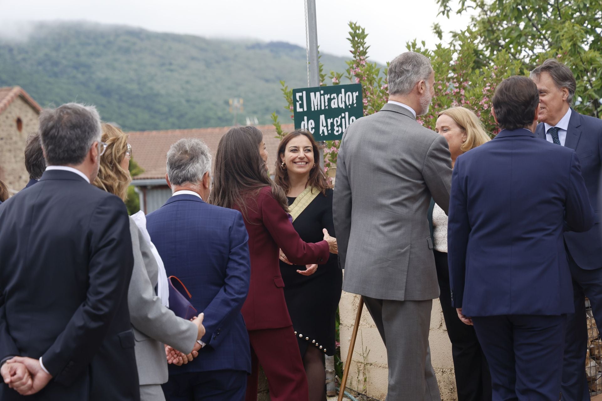 Así han saludado los Reyes a todos los palentinos en Brañosera