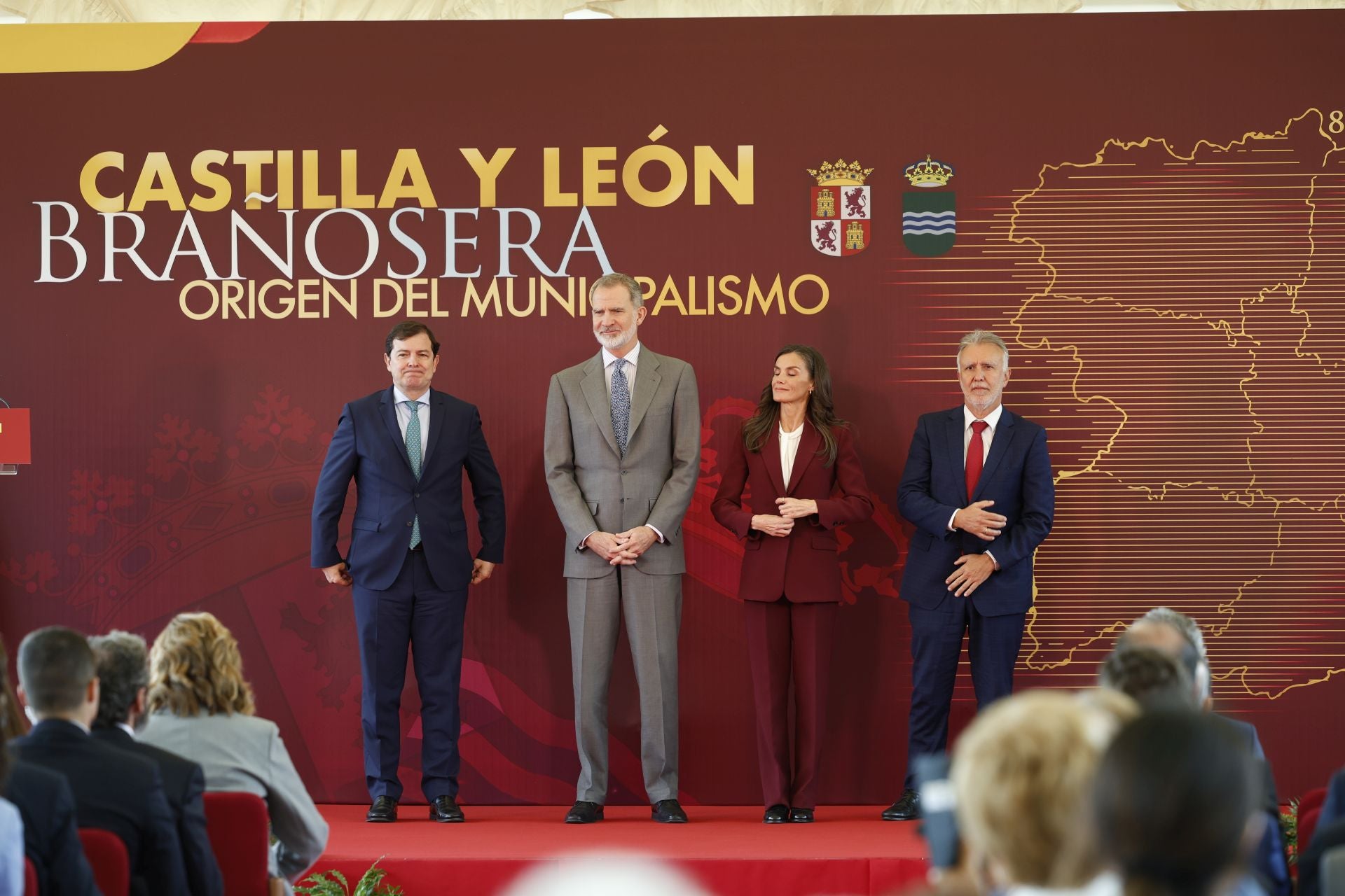 Así han saludado los Reyes a todos los palentinos en Brañosera