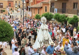 Villamuriel honra a la Virgen del Milagro y rememora el milagro de la cera