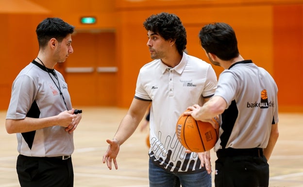 Andrés García durante uno de los partidos de baloncesto como entrenador en Kapfenberg (Austria).