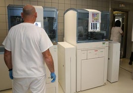 Un trabajador del Complejo Asistencial de Segovia.